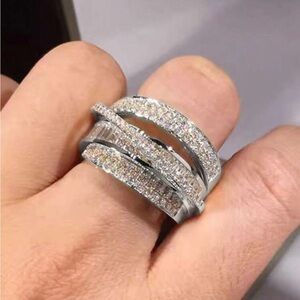 Sparkling Silver Cubic Zirconia Women's Ring